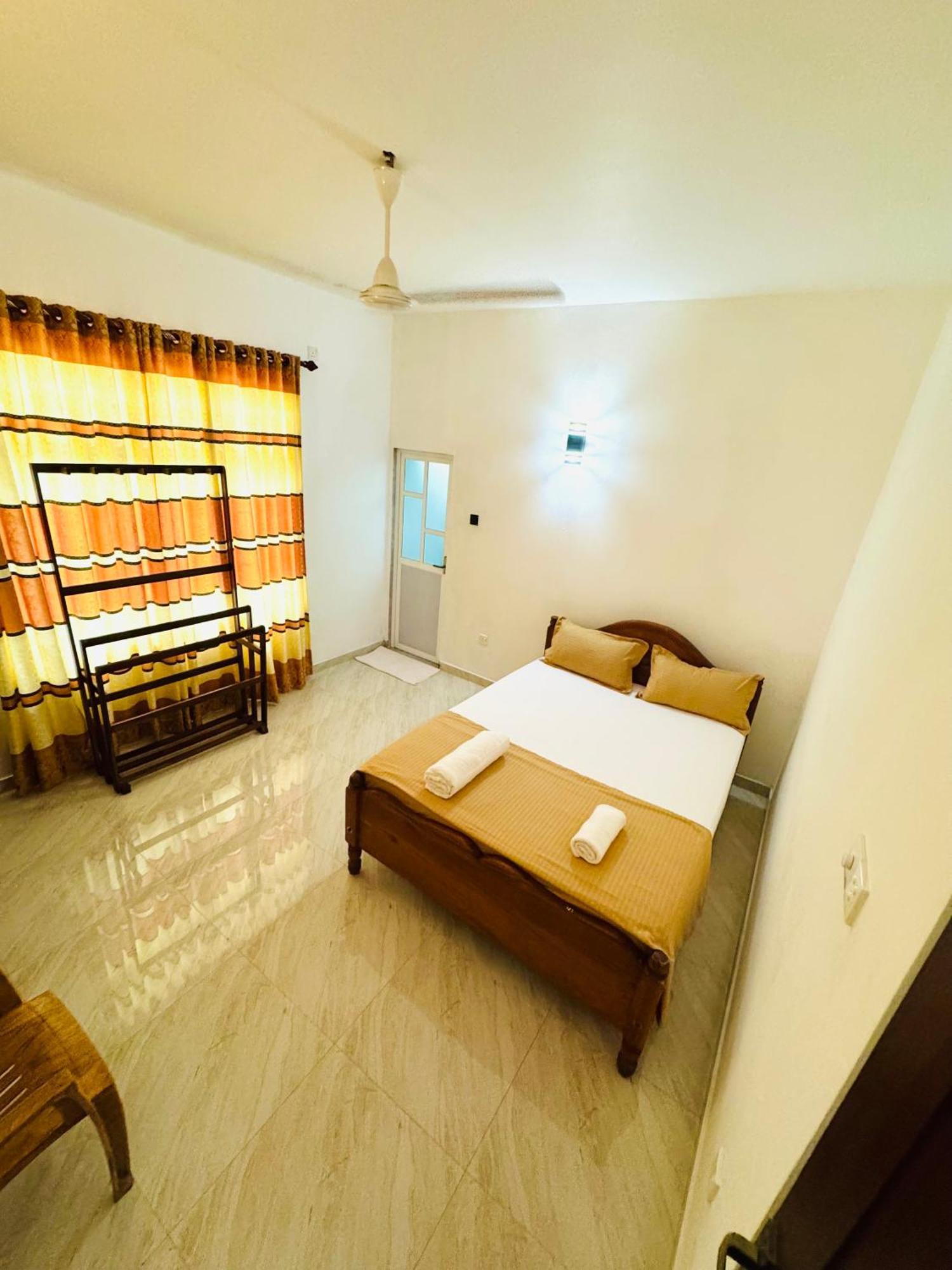Ahasna Airport Villa Negombo Exterior foto