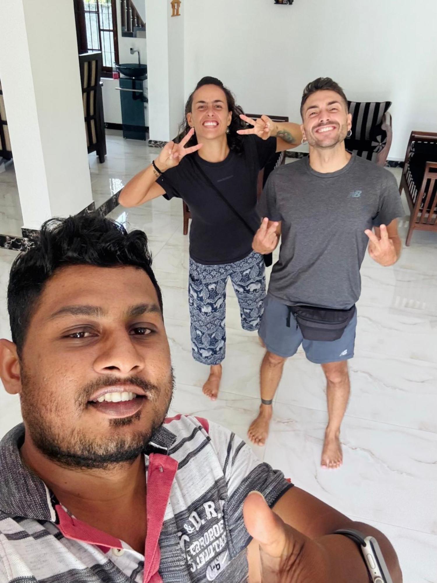 Ahasna Airport Villa Negombo Exterior foto